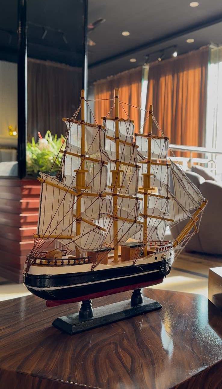 Wooden Vintage Sailing Ship Model – Classic Nautical Home Decor